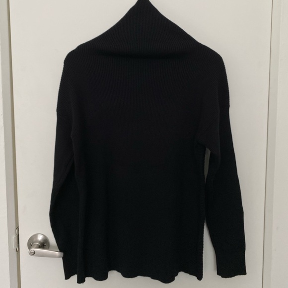 Never worn, asymmetrical stitched sweater - Picture 3 of 3